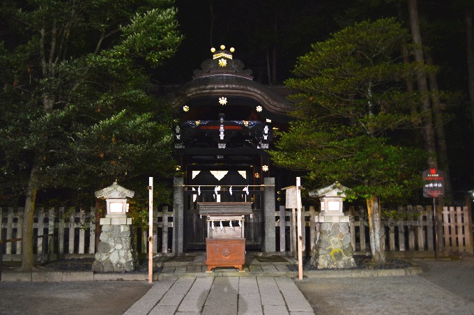 鶴岡八幡宮 夜の白旗神社